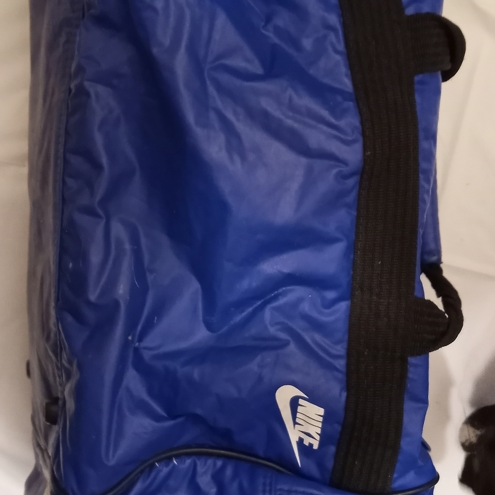 Vintage Nike soccer duffle bag - Picture 10 of 16